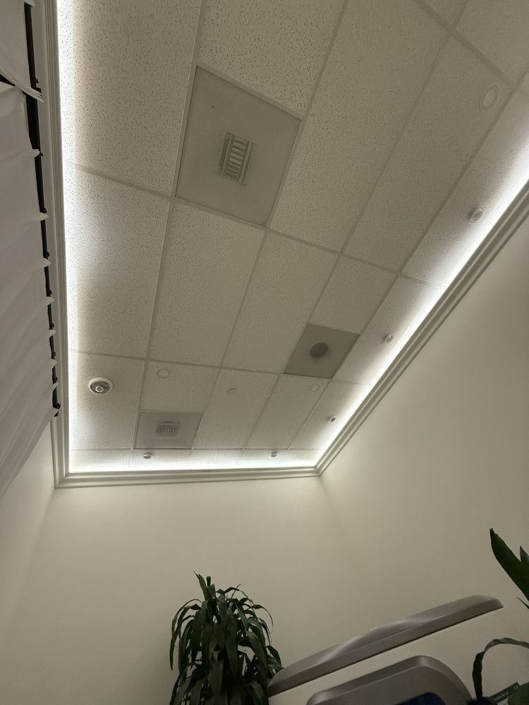 Cove ceiling with accent lighting